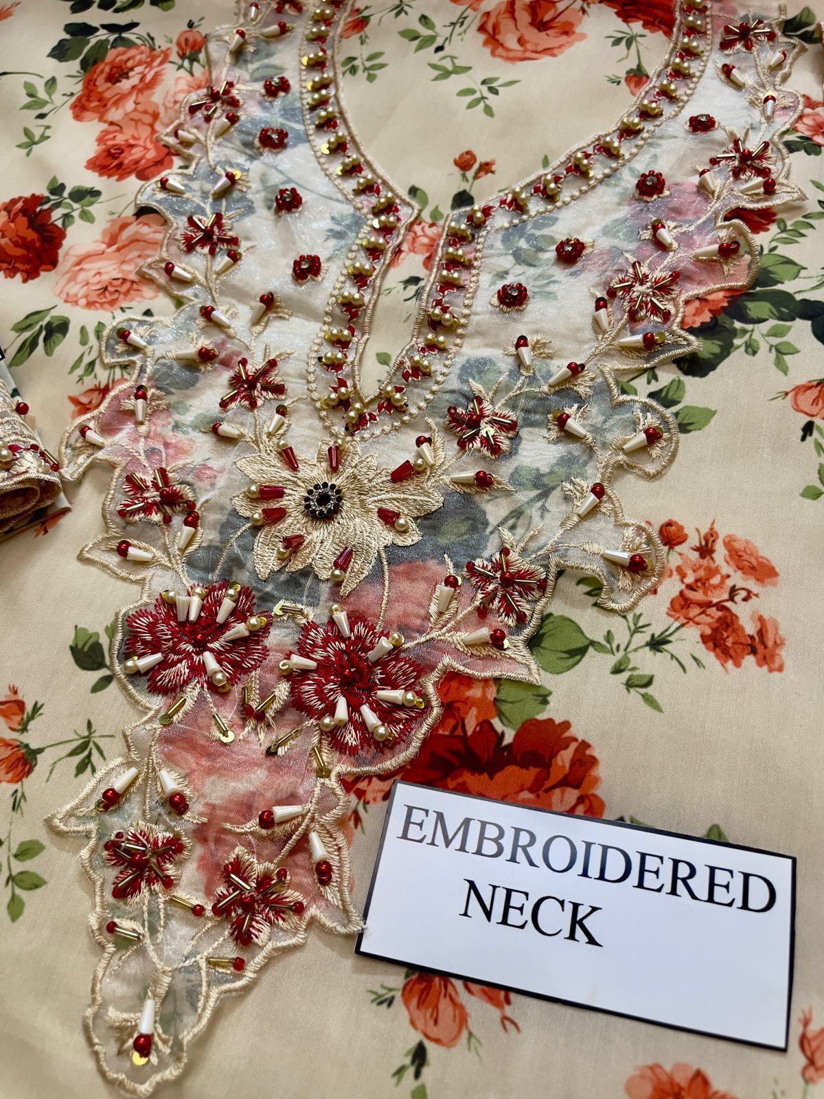 3 Pc EMBROIDERED DIGITAL SWIS LAWN Suit