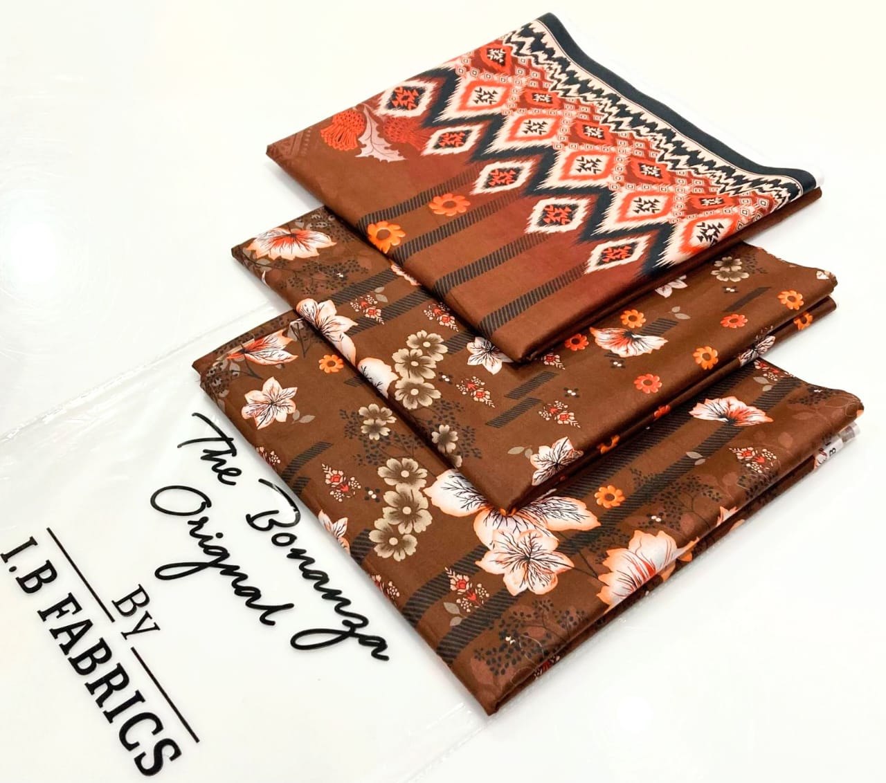 3 pc branded lawn suit, cash on delivery
