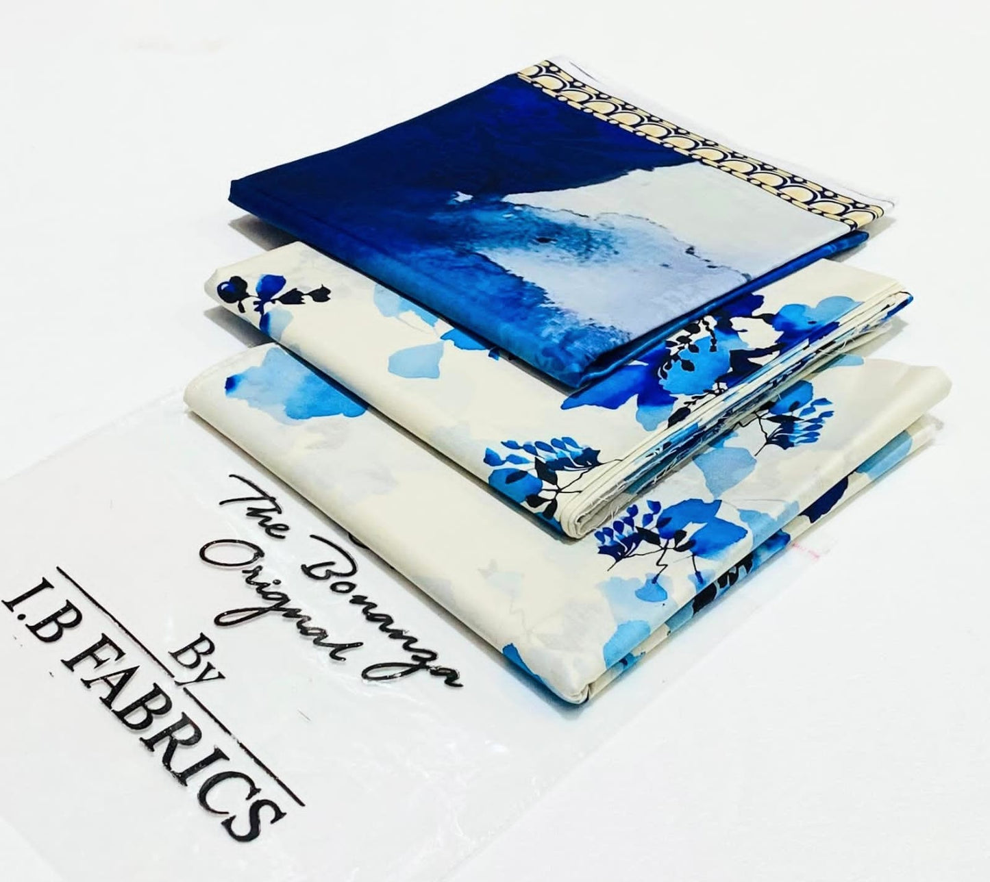 3 pc branded lawn suit, cash on delivery