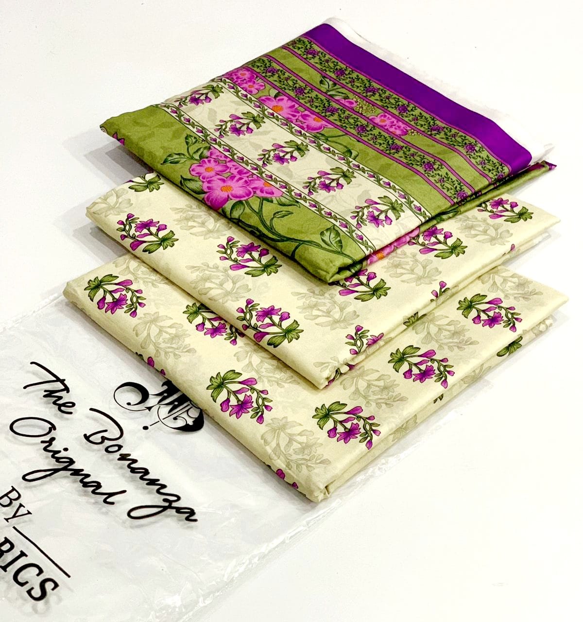 3 pc branded lawn suit, cash on delivery