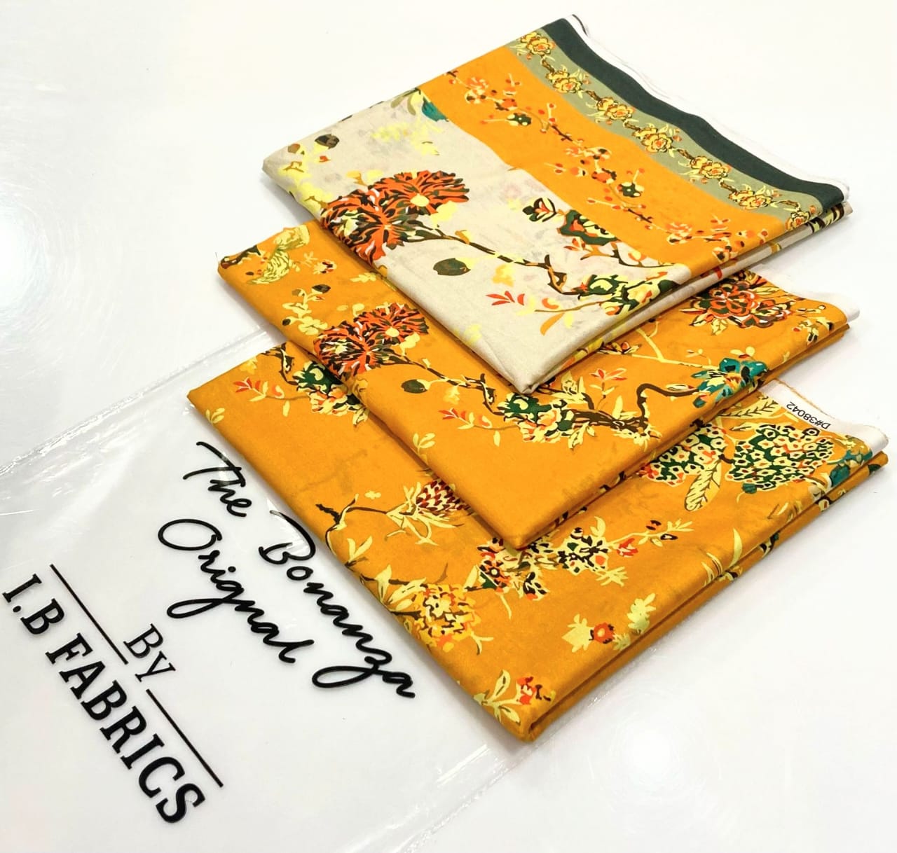 3 pc branded lawn suit, cash on delivery